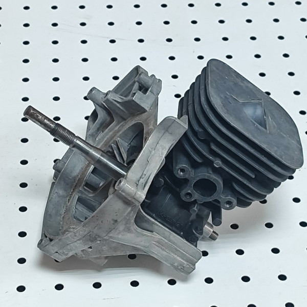 Оригінальний двигун для мотокос Husqvarna 125L, 125R, 128L, 128R: перевірена якість і надійність.